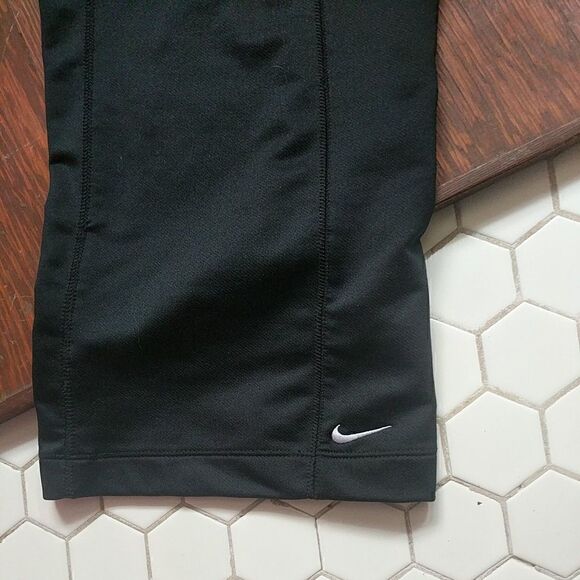 Nike DriFit Black Yoga Training Capri - Picture 2 of 7